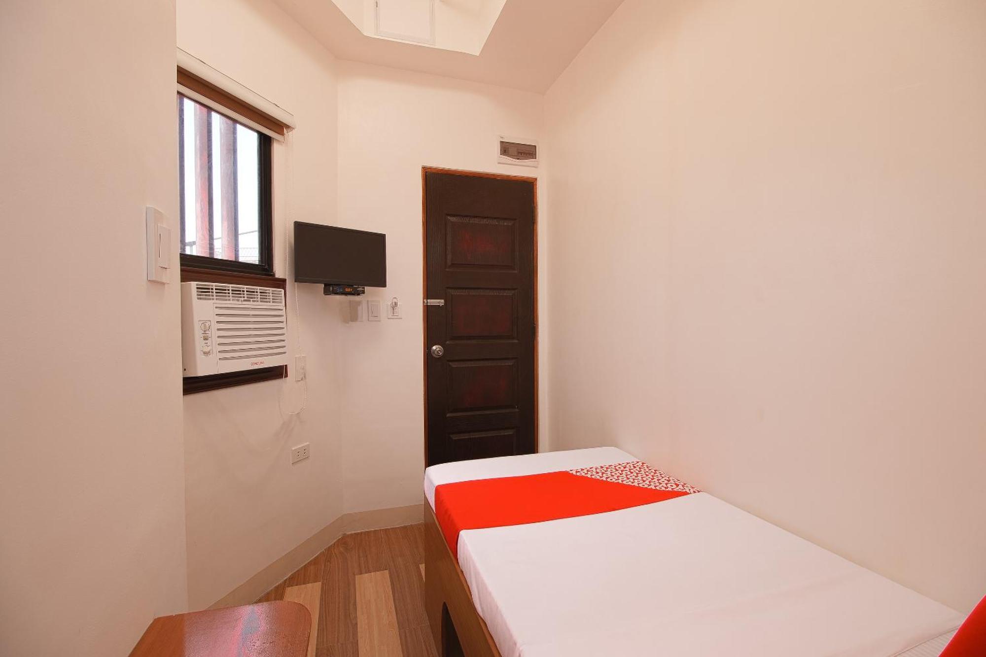 Oyo 685 K Fortune Apartelle มักตัน ภายนอก รูปภาพ