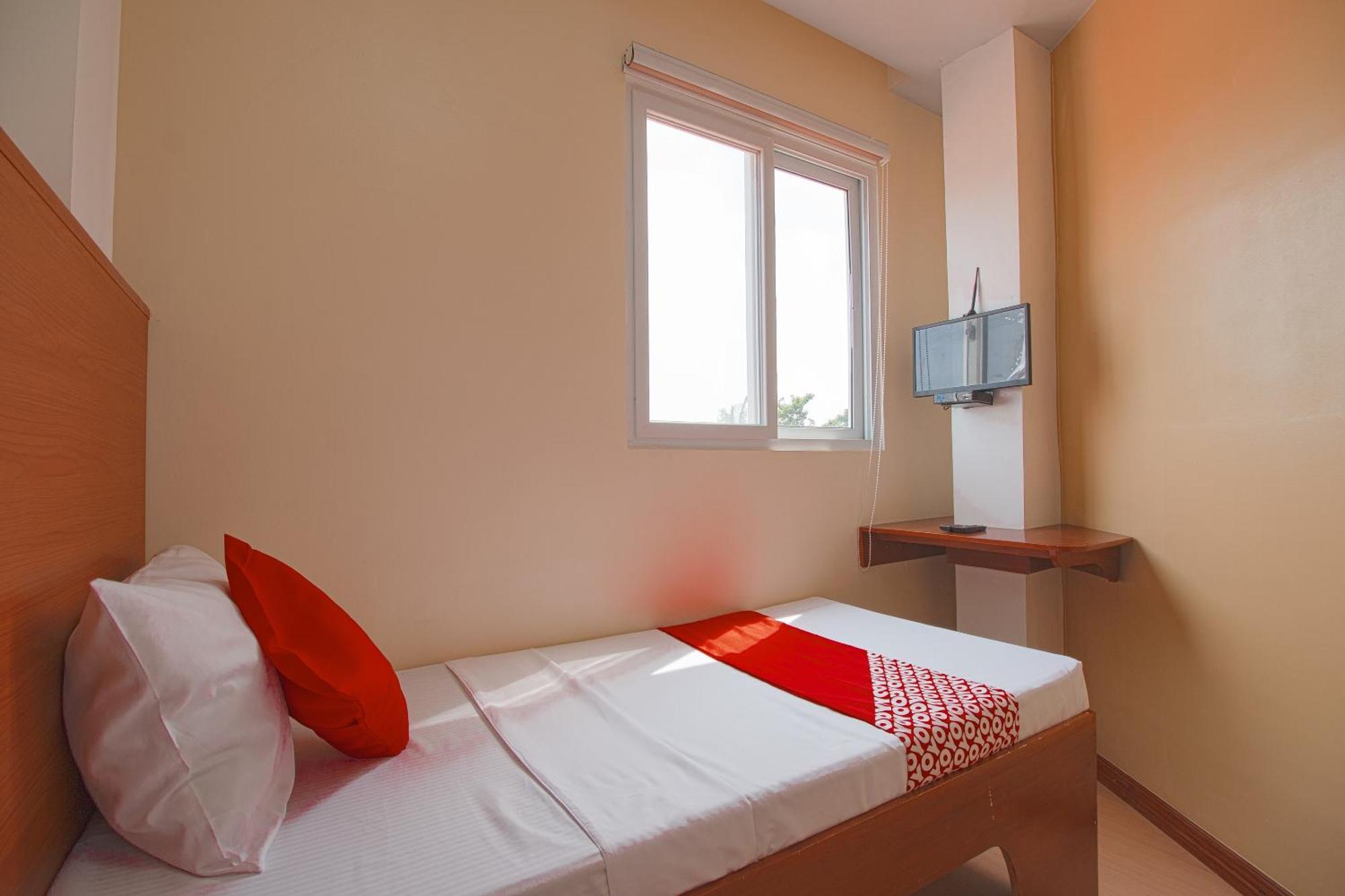 Oyo 685 K Fortune Apartelle มักตัน ภายนอก รูปภาพ